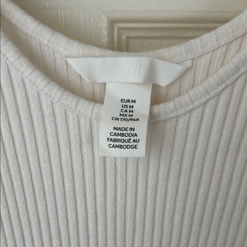 LAST CHANCE- DONATING 
H&M Ribbed Dress in Cream - Picture 2 of 3